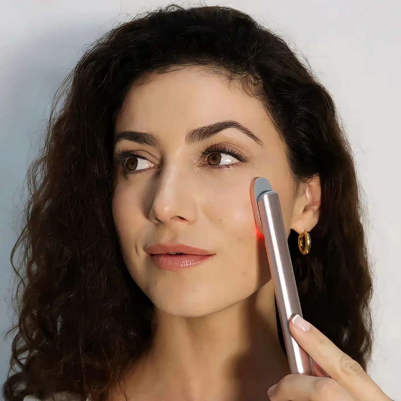 Lápiz regenerador para una mirada sin ojeras ni bolsas