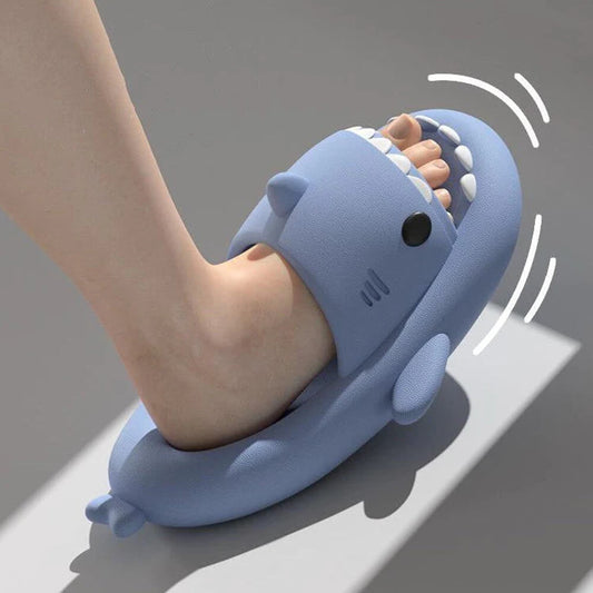 Sandali antiscivolo a forma di squalo: comfort e sicurezza